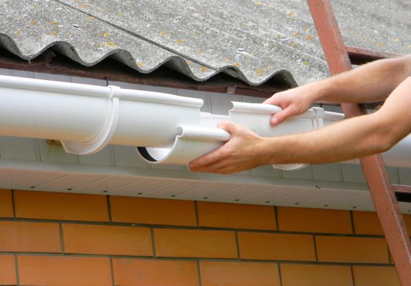 Gutter Hanging in Travelers Rest